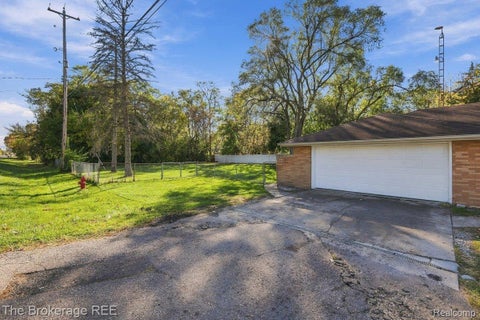 Tiny photo for 2336 Maple Road, Grand Blanc Charter Township, MI 48507 (MLS # 20261085269)