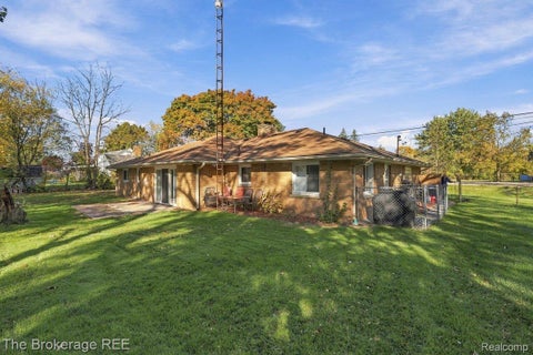 Tiny photo for 2336 Maple Road, Grand Blanc Charter Township, MI 48507 (MLS # 20261085269)