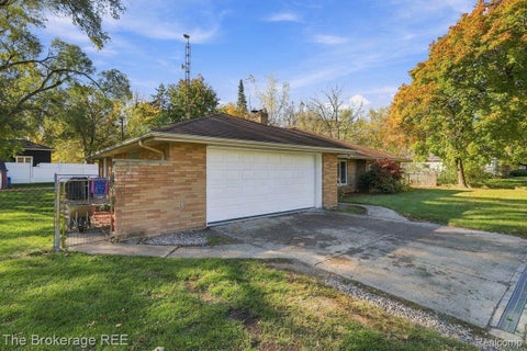 Tiny photo for 2336 Maple Road, Grand Blanc Charter Township, MI 48507 (MLS # 20261085269)