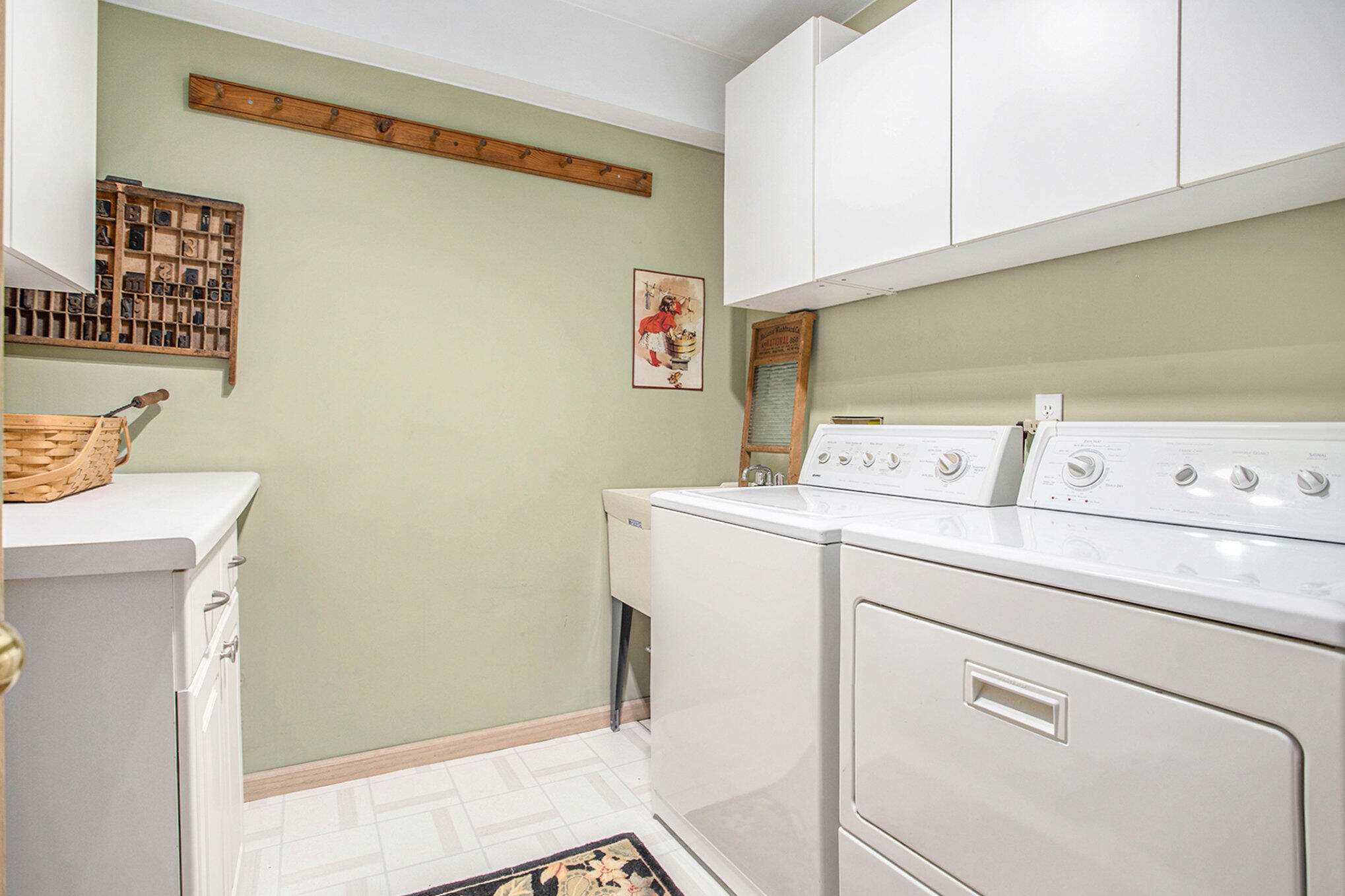 Comstock Charter Township, Michigan 49053, United States, 4 Bedrooms Bedrooms, ,3 BathroomsBathrooms,Residential,Pending,192249