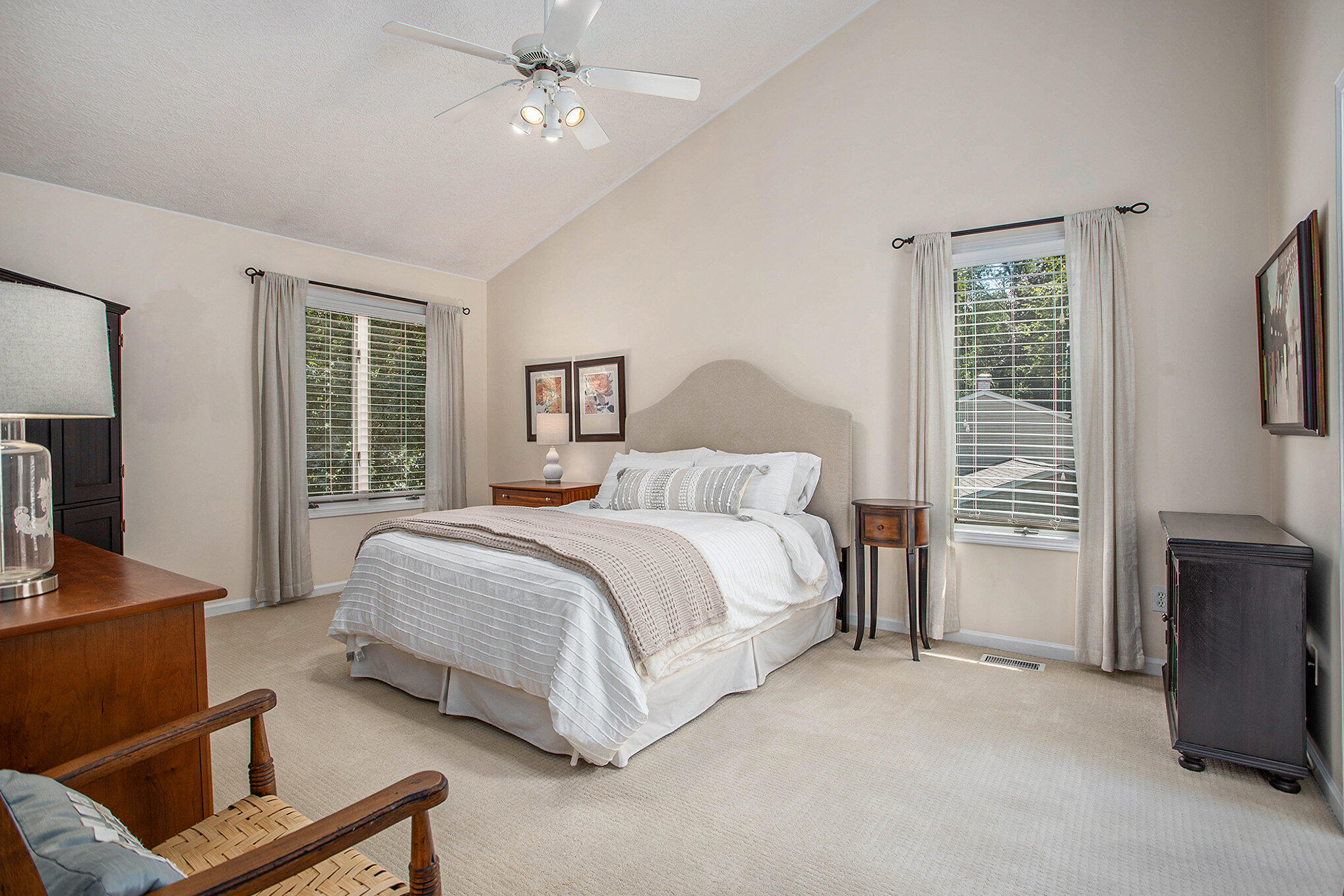 Comstock Charter Township, Michigan 49053, United States, 4 Bedrooms Bedrooms, ,3 BathroomsBathrooms,Residential,Pending,192249