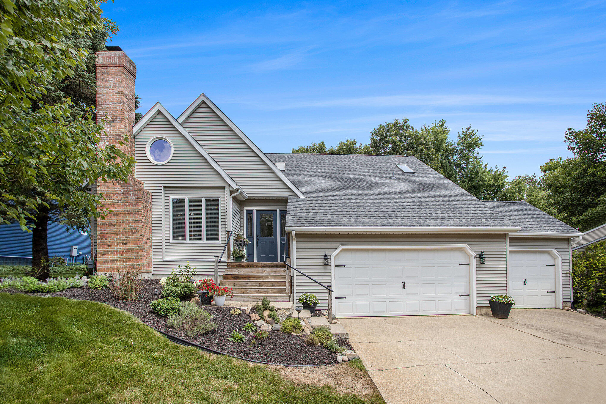 Comstock Charter Township, Michigan 49053, United States, 4 Bedrooms Bedrooms, ,3 BathroomsBathrooms,Residential,Pending,192249