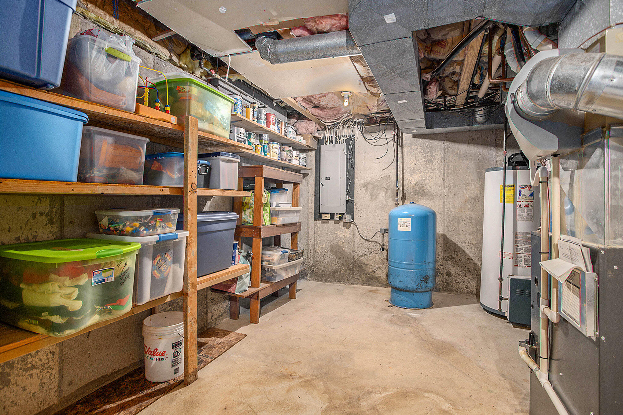 Comstock Charter Township, Michigan 49053, United States, 4 Bedrooms Bedrooms, ,3 BathroomsBathrooms,Residential,Pending,192249