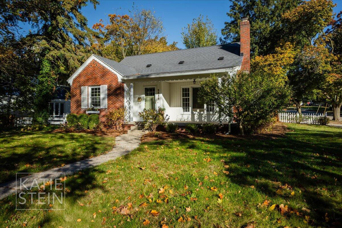 2635 Elmwood Drive SE