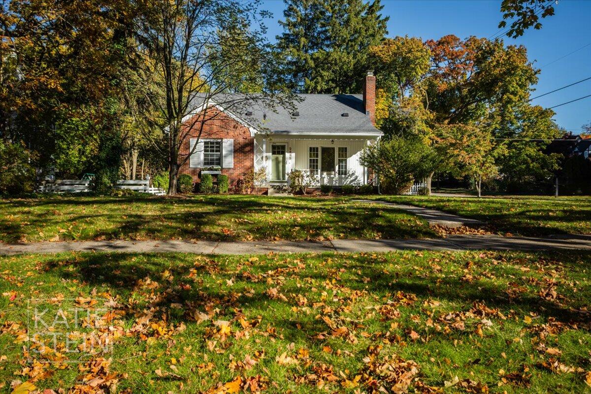 2635 Elmwood Drive SE