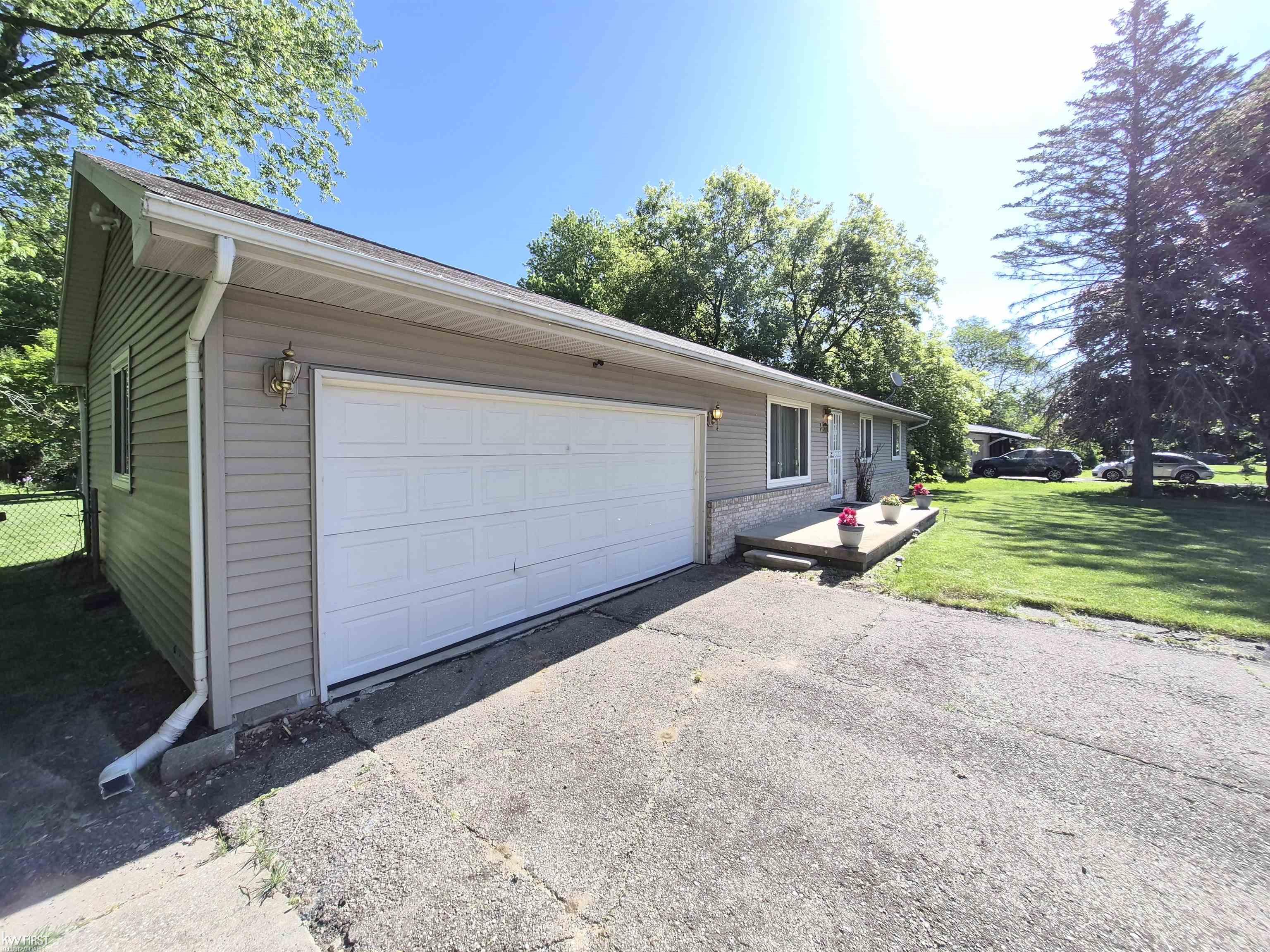 1282 Arrowhead Drive