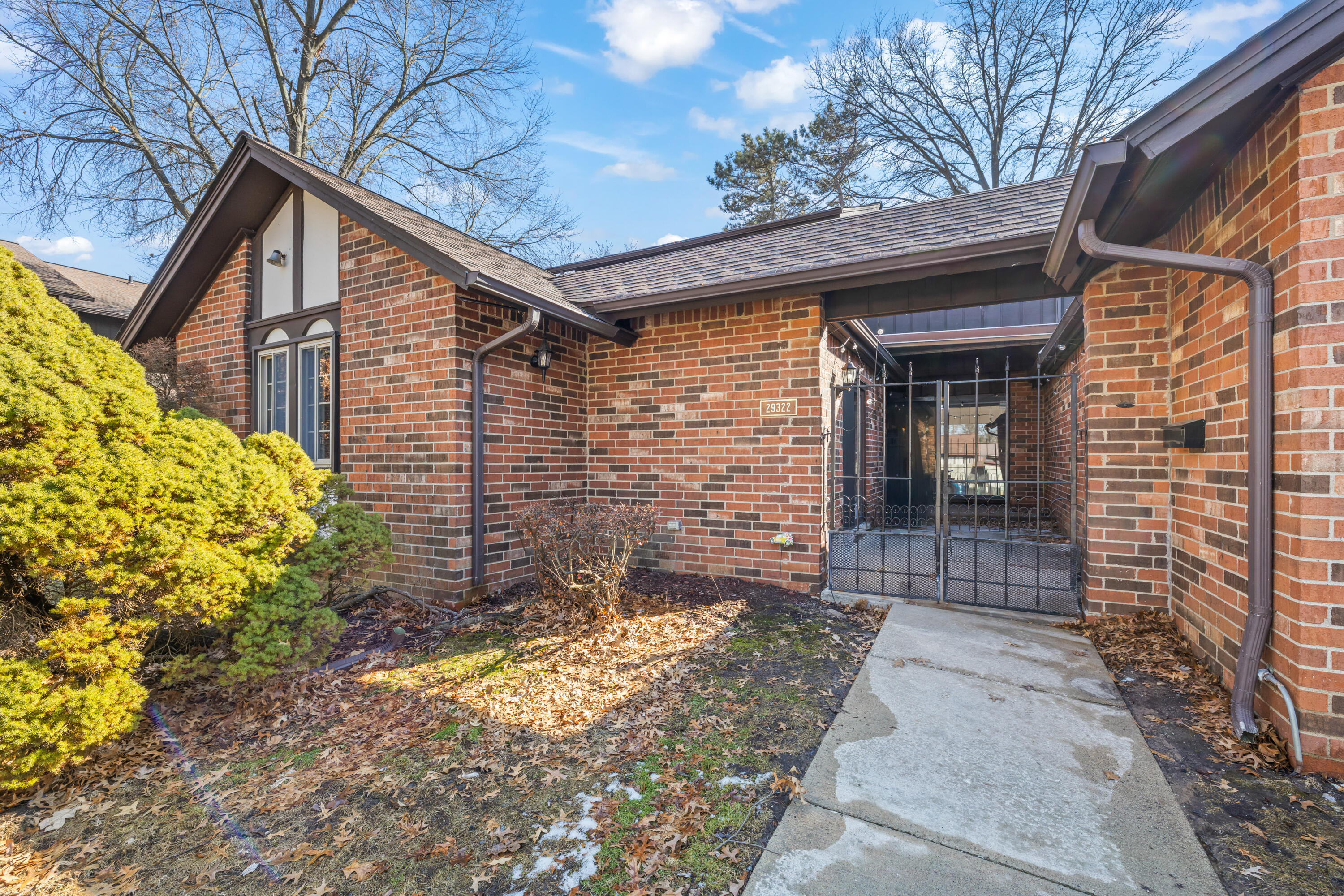 29322 Wellington Road W 111