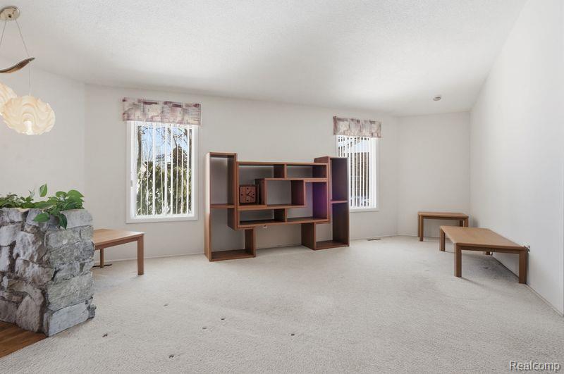 9136 Shinanguag Drive