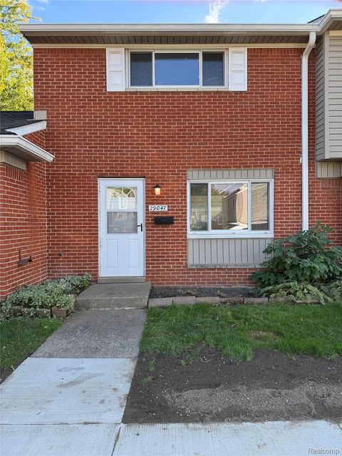 29047 Manchester Street 83 Westland City MI 48185