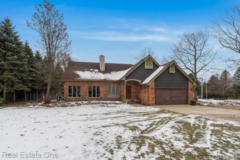 820 Quatro Lane Leonard Village MI 48367