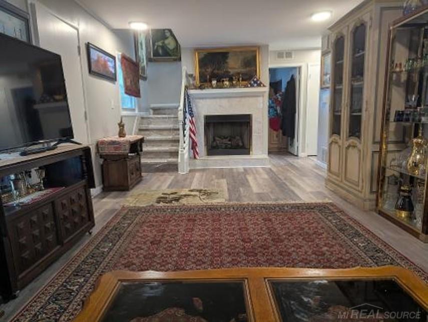 47546 Roland Street