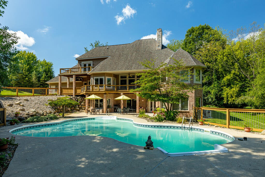 2417 Woodvale Trail