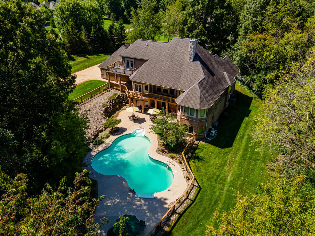 2417 Woodvale Trail