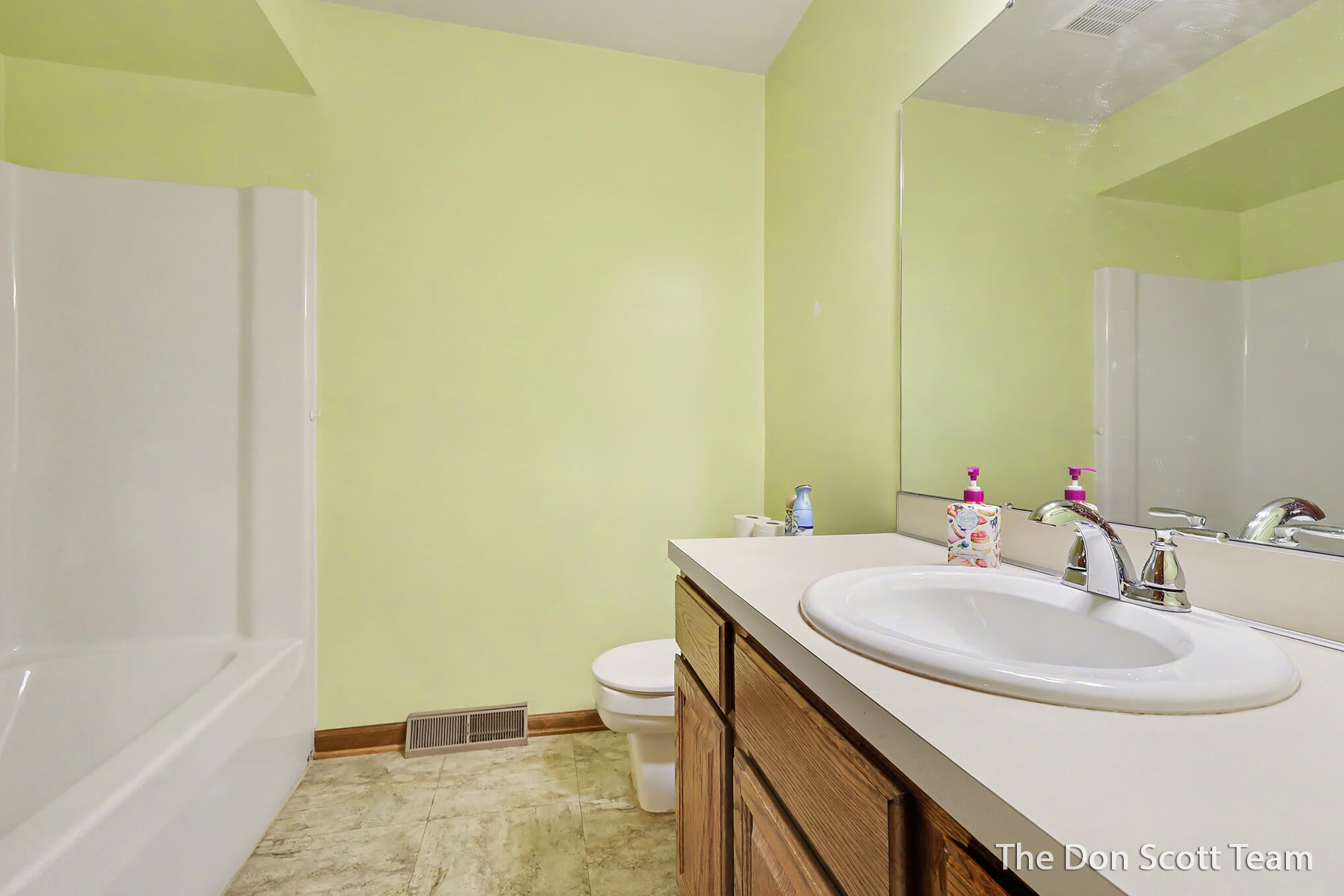 1134 Amberwood West Drive SW