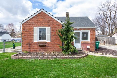 1147 Harrison Avenue Garden City City MI 48135