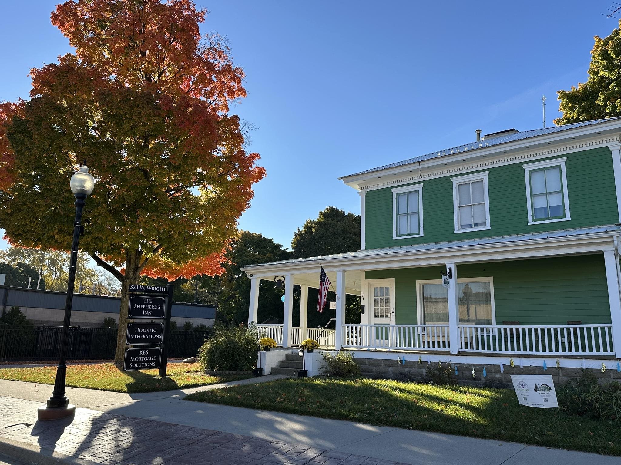 323 W Wright Avenue