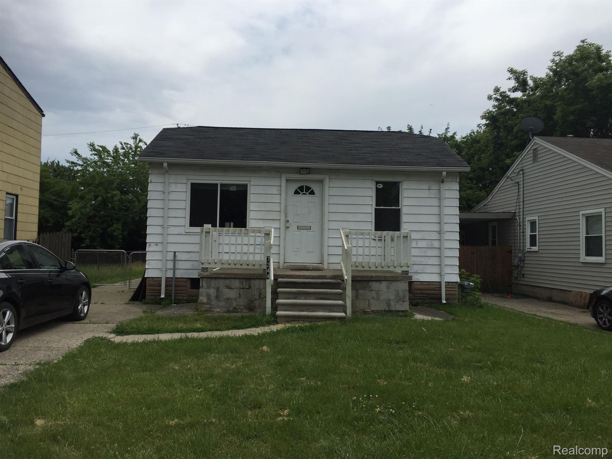 Photo 1 of 15 — 7244 FORD Avenue, Warren City, MI 48091