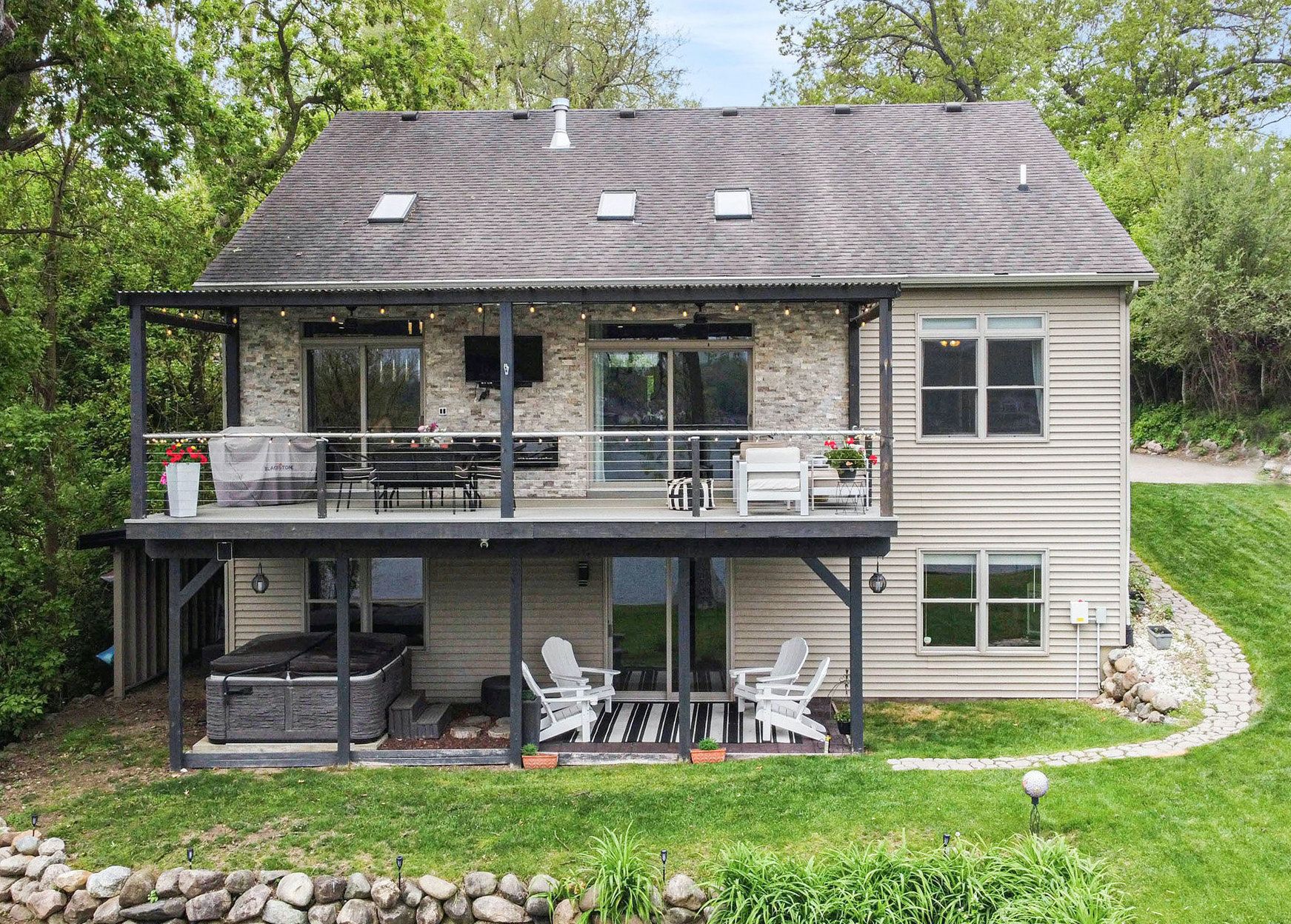 8003 GRAND RIVER Road