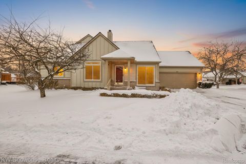 802 Red Maple Lane Wixom City MI 48393