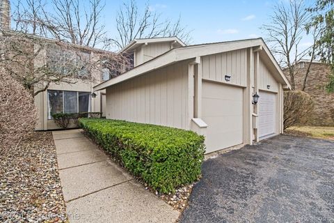 7329 Creek View Circle West Bloomfield Charter Township MI 48322