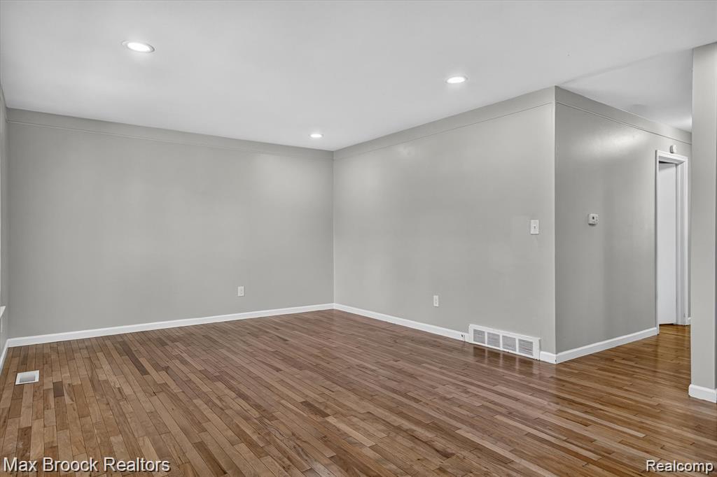42459 Postiff Avenue