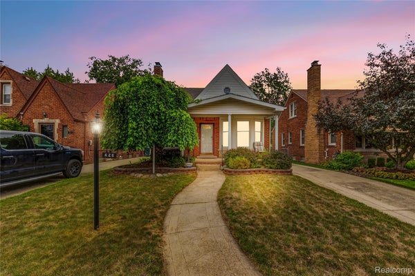 426 N ROSEVERE AVE, DEARBORN, MI 48128 - Image ca7b61494df8aece136a335f2fa8a41d/3897857667