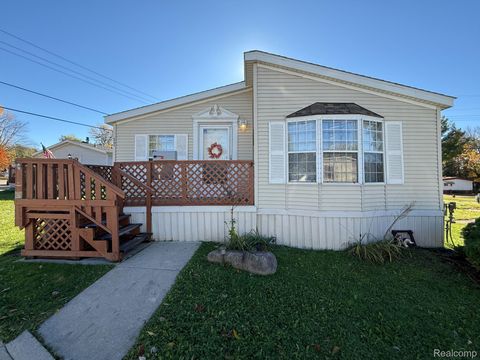 17 Arbor Way Lyon Charter Township MI 48167
