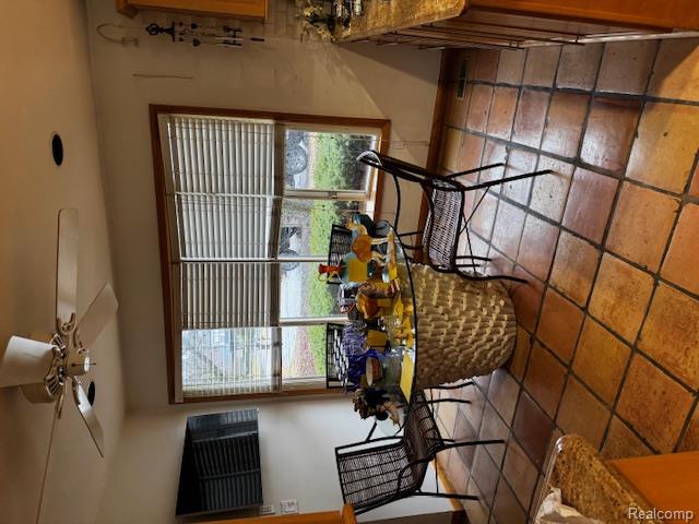 7415 E FRANKLIN RIDGE Lane NE