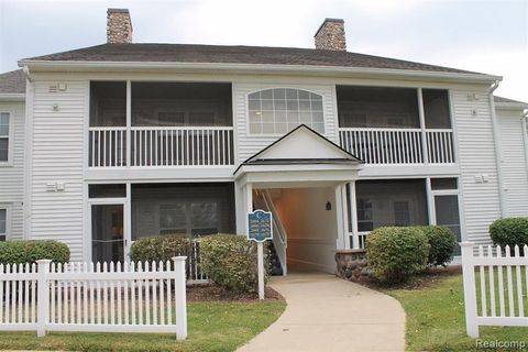 2664 S KNIGHTSBRIDGE Circle Ann Arbor City MI 48105