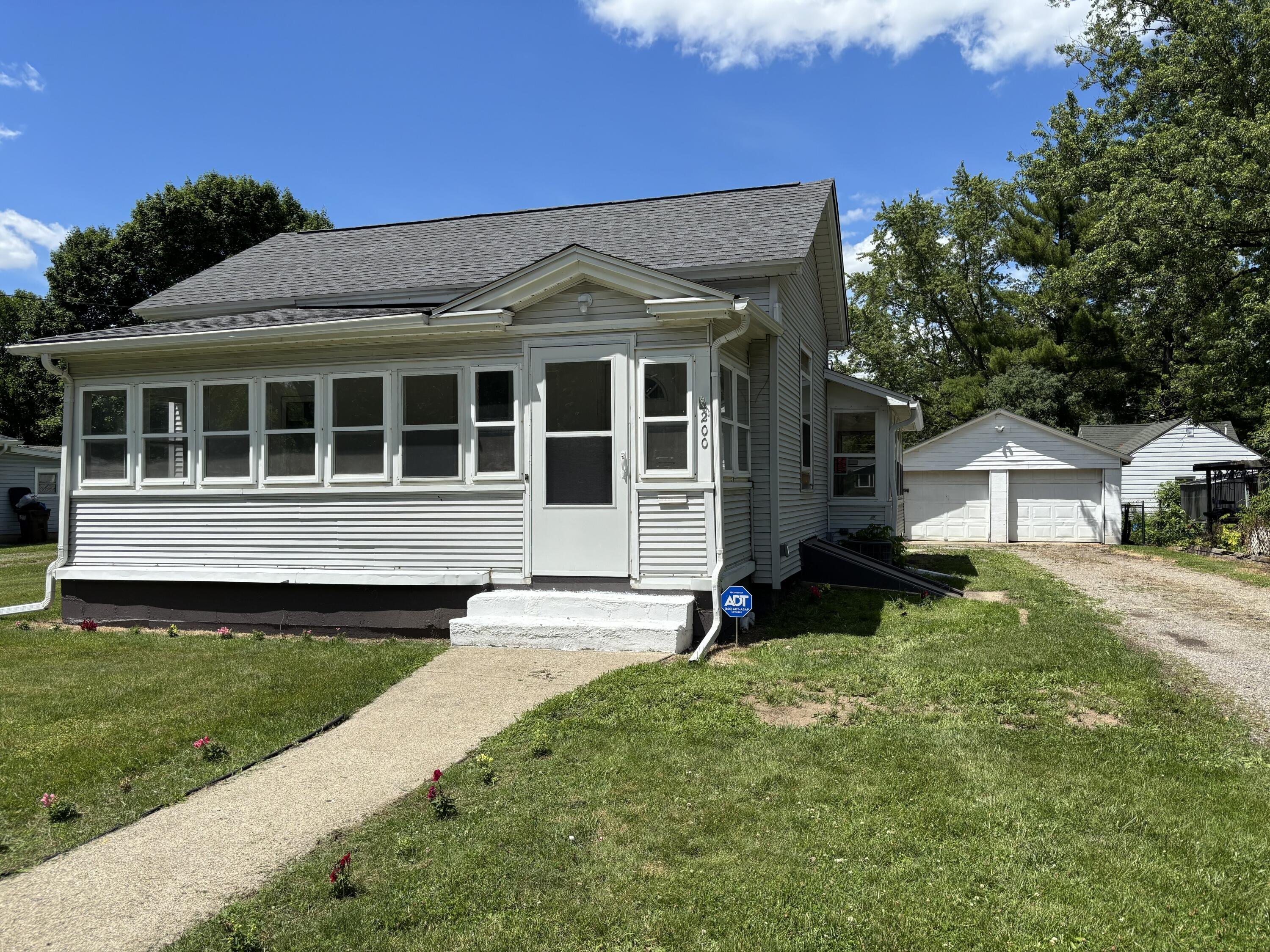 200 E Porter Street