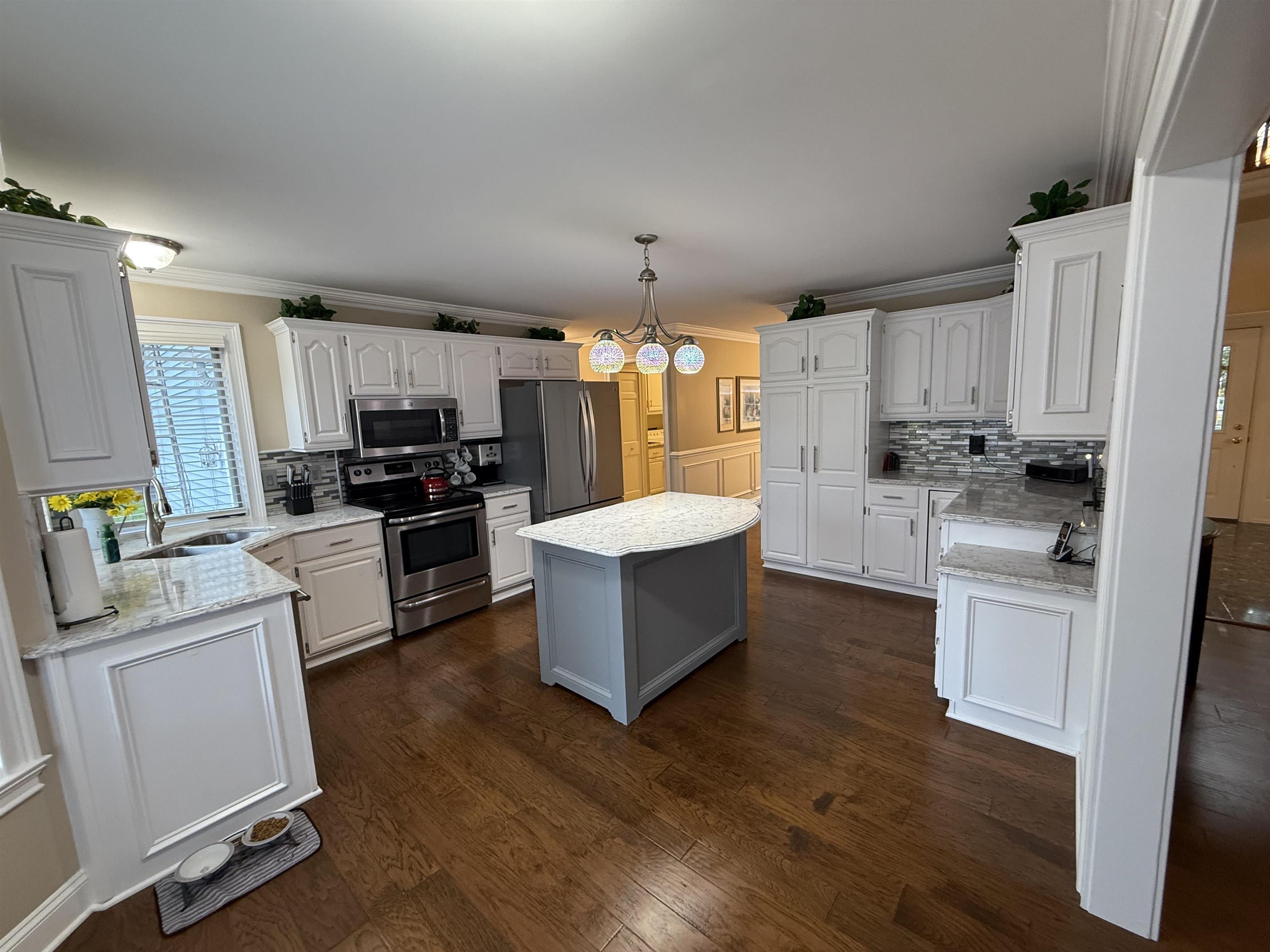 1225 Sugarbush Drive
