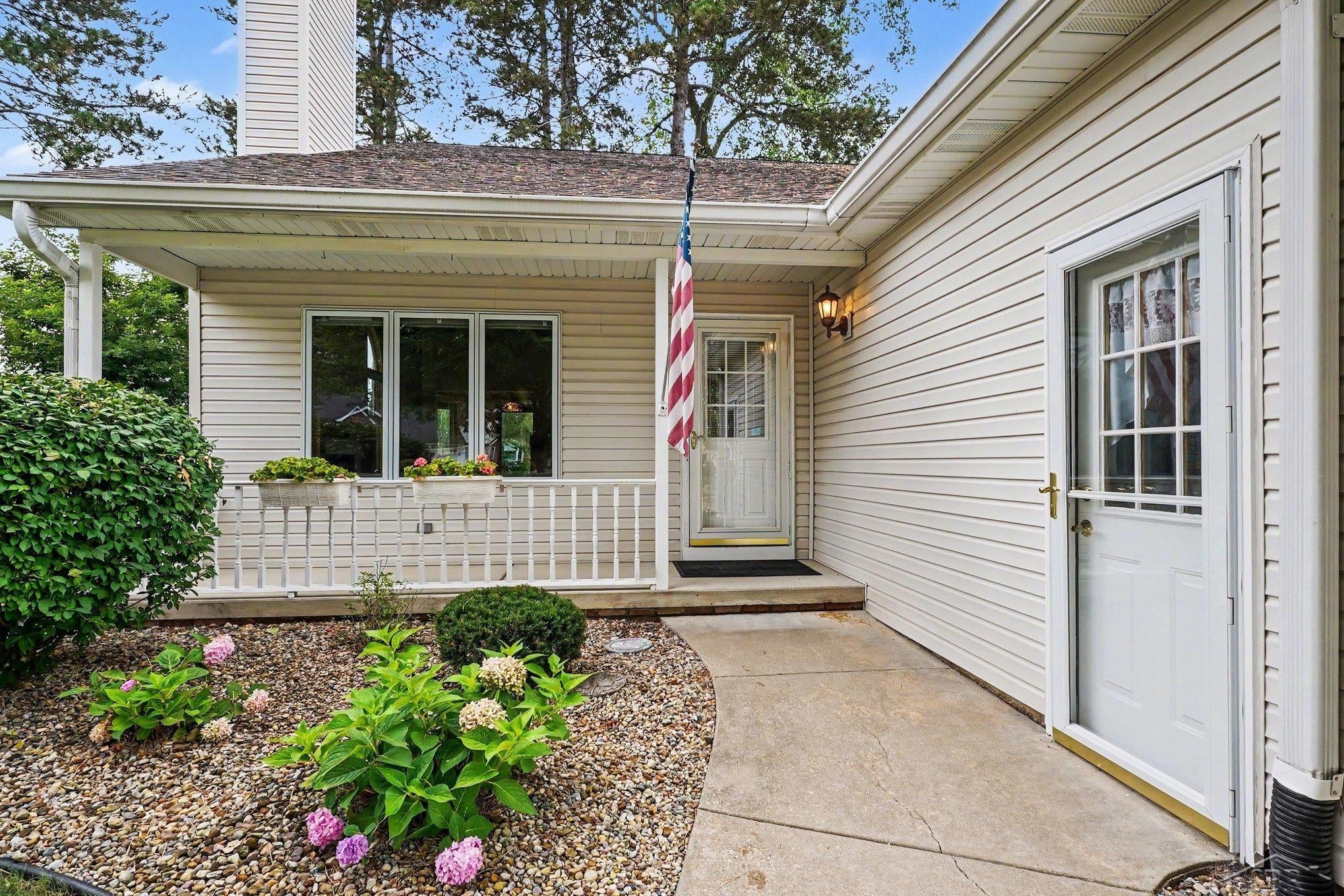 8 Thornapple Court
