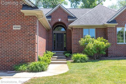 Photo of 10295 Northridge Court, White Lake Charter Township, MI 48386 (MLS # 20261042069)
