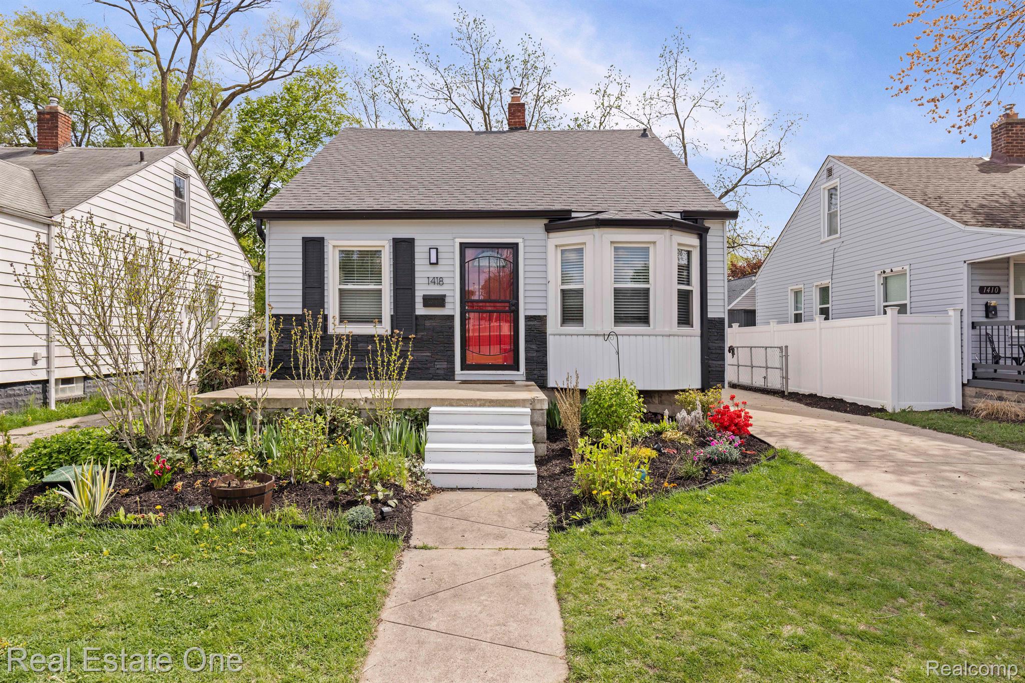 1418 E 10 MILE Road