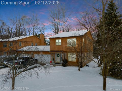 20988 Foxtree Court Southfield City MI 48075