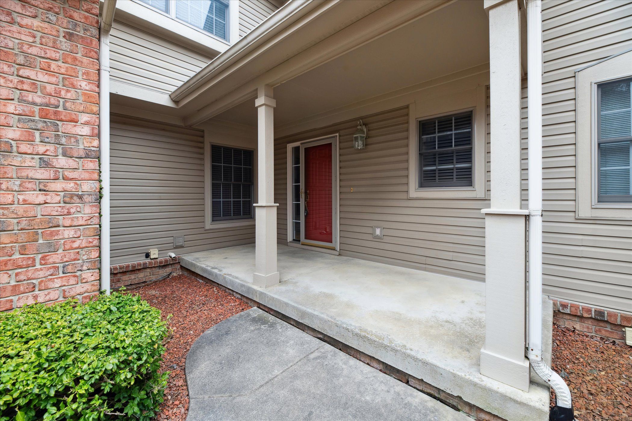8015 WOODSTONE Drive