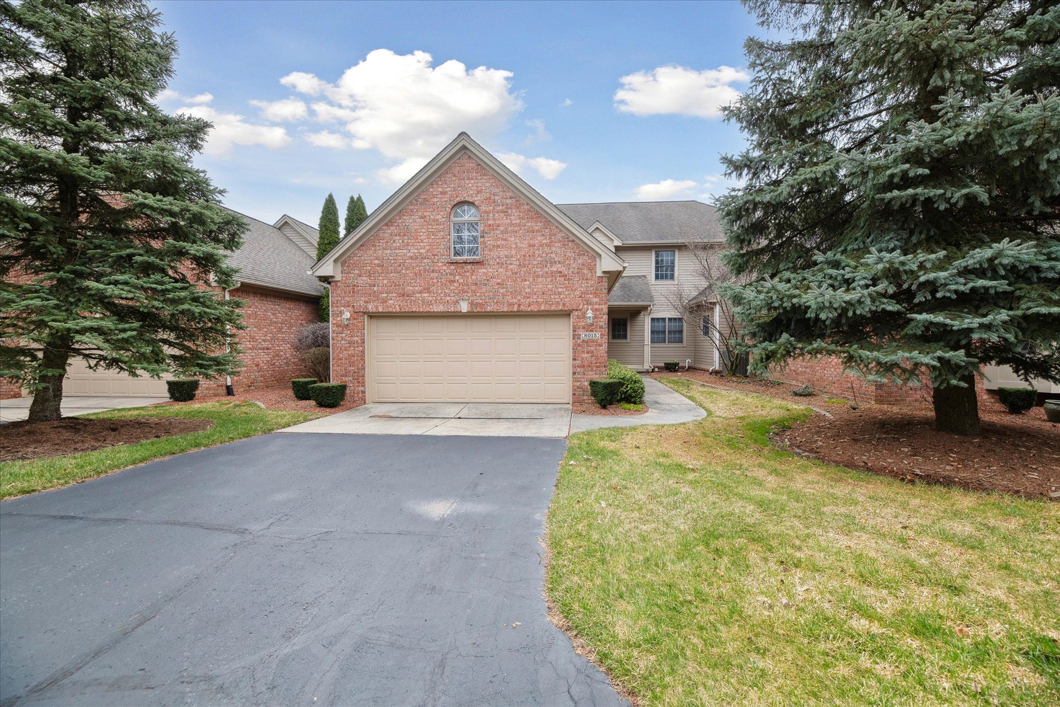 8015 WOODSTONE Drive