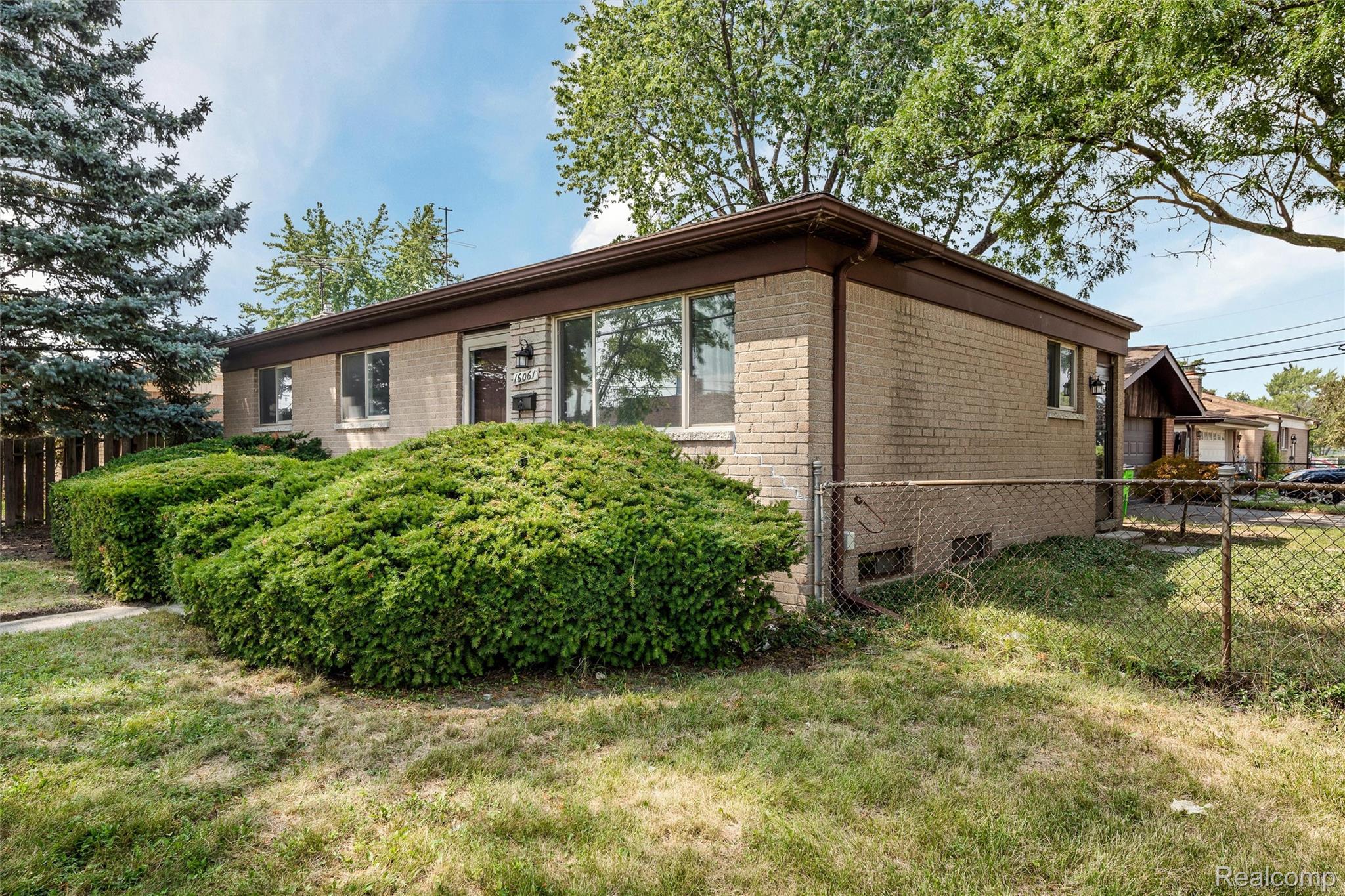 16061 Common Road