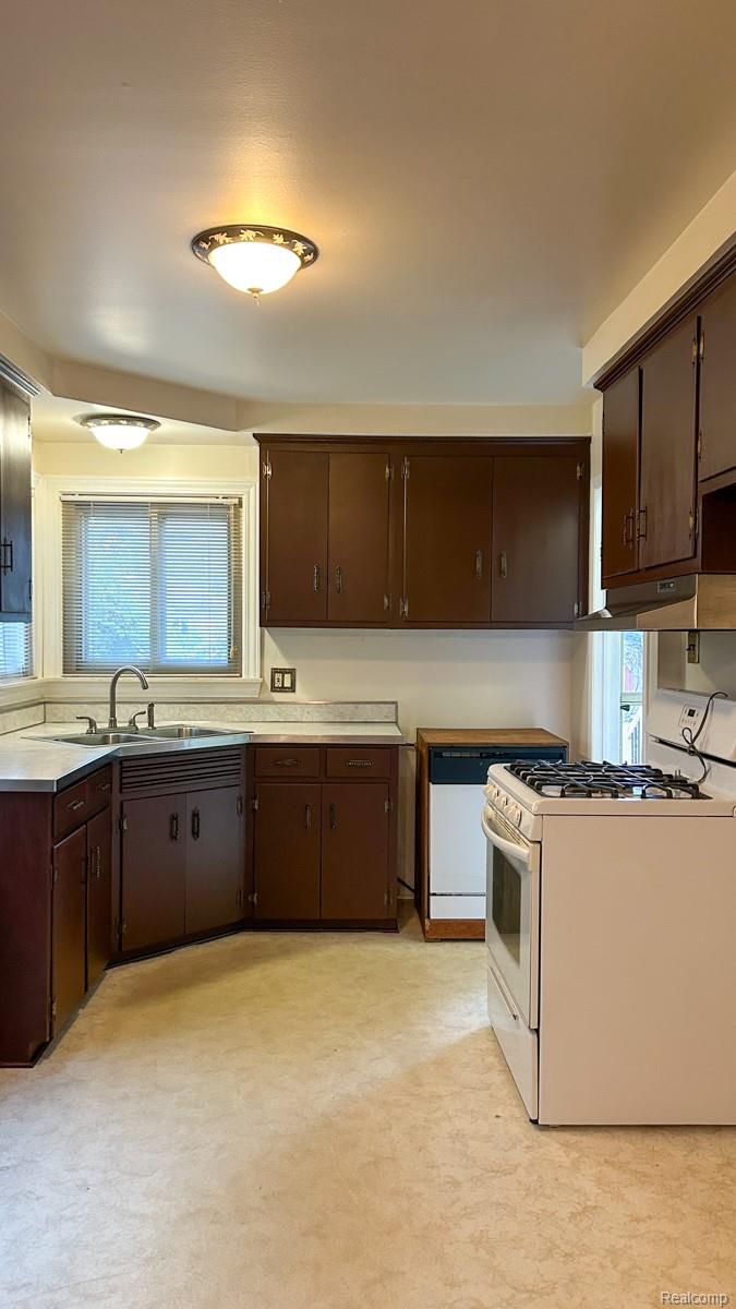 21810 Stratford Street W