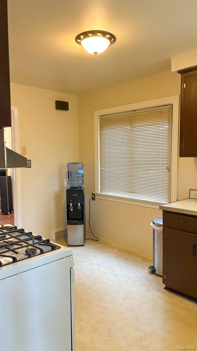 21810 Stratford Street W