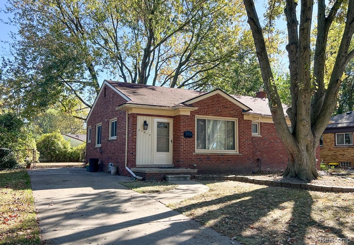 21810 Stratford Street W