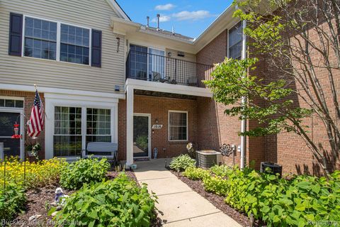 1018 Shiawassee Circle Howell City MI 48843