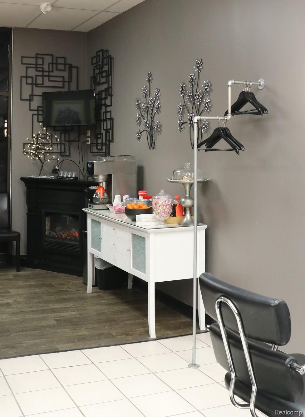 46558 GRATIOT Avenue