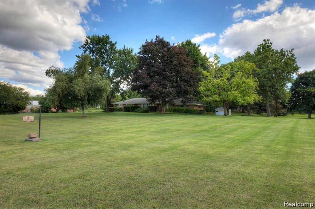 48707 8 Mile Road W