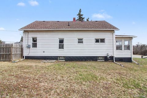 Tiny photo for 660 W Walton Boulevard, Pontiac City, MI 48340 (MLS # 20261015567)