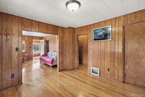 Tiny photo for 660 W Walton Boulevard, Pontiac City, MI 48340 (MLS # 20261015567)