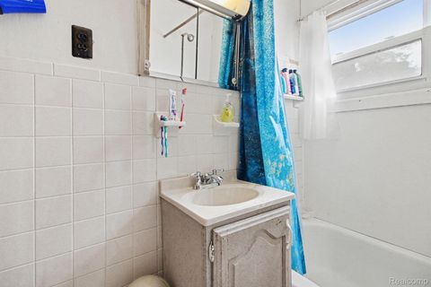 Tiny photo for 660 W Walton Boulevard, Pontiac City, MI 48340 (MLS # 20261015567)