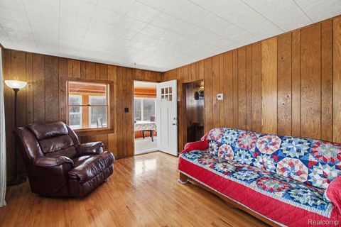 Tiny photo for 660 W Walton Boulevard, Pontiac City, MI 48340 (MLS # 20261015567)