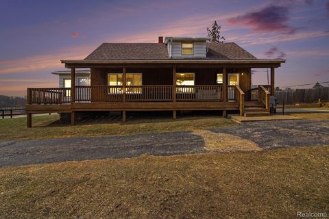 Tiny photo for 660 W Walton Boulevard, Pontiac City, MI 48340 (MLS # 20261015567)