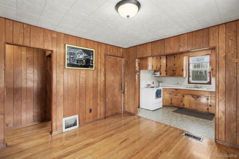 Tiny photo for 660 W Walton Boulevard, Pontiac City, MI 48340 (MLS # 20261015567)